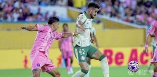 令人惊讶！张镇麟与他合影，昔日同学重逢，未来会加盟辽篮吗？